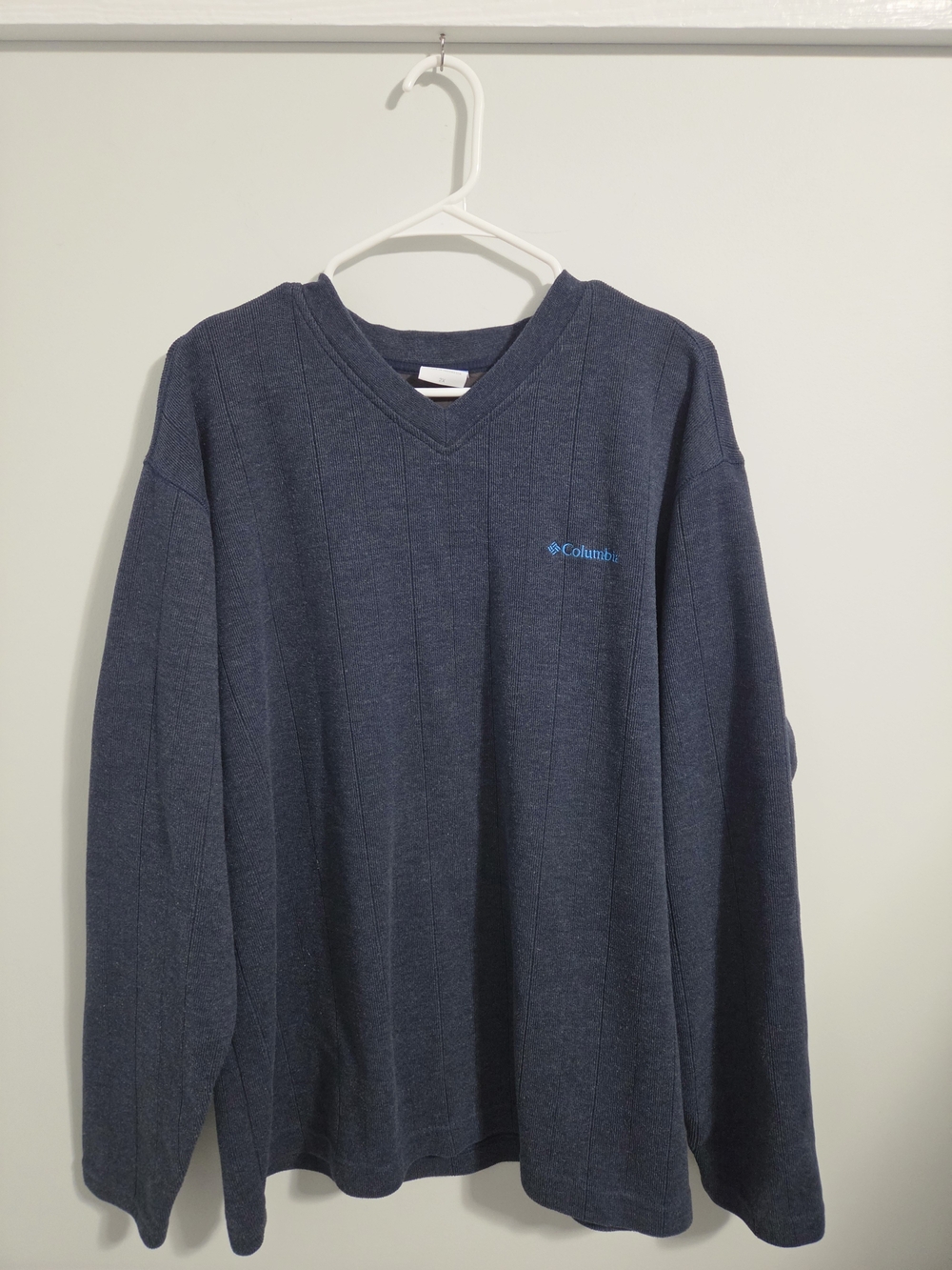 Columbia Men’s Navy V-Neck Pullover Sweater